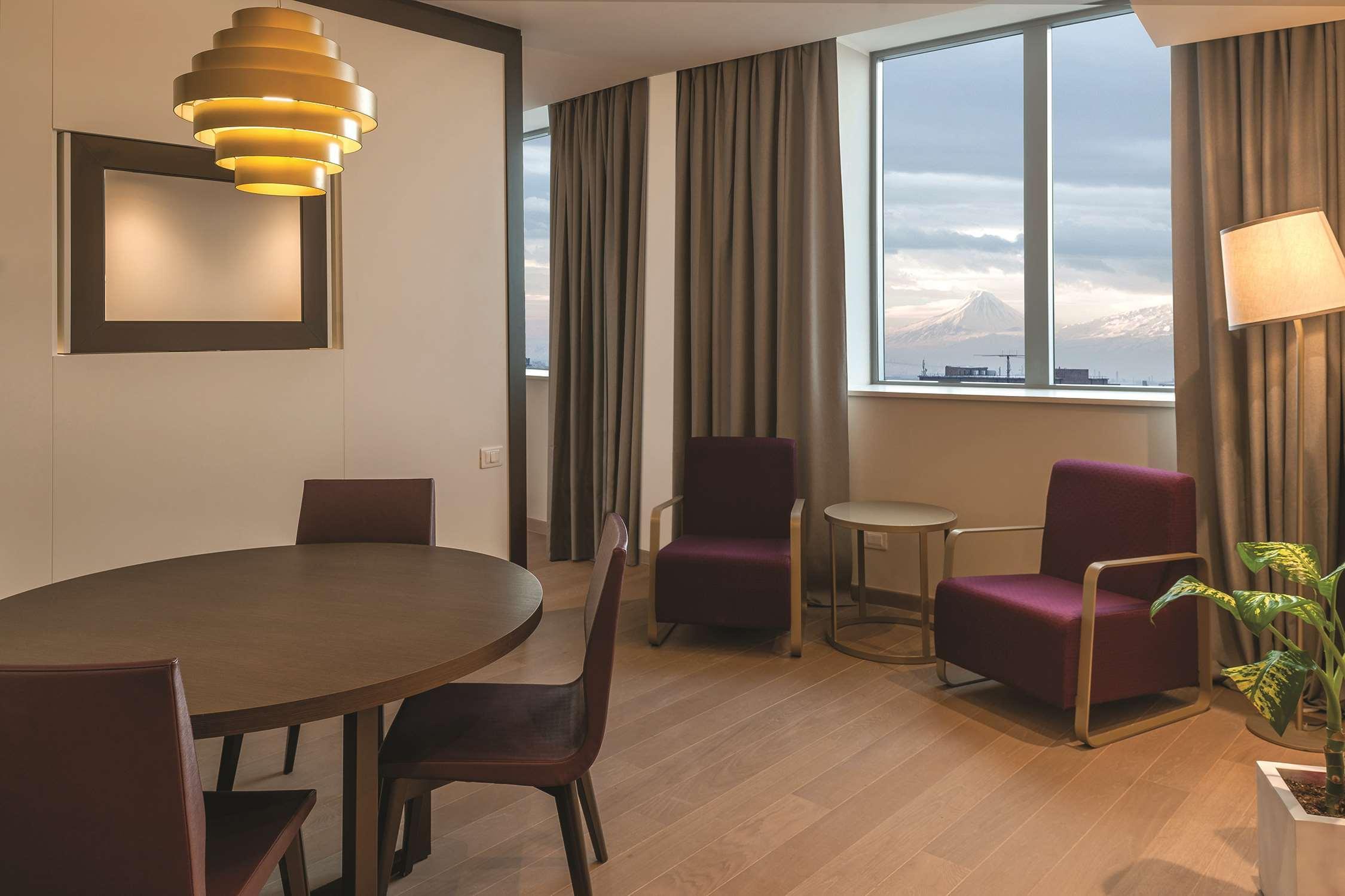 Doubletree By Hilton Yerevan City Centre Εξωτερικό φωτογραφία