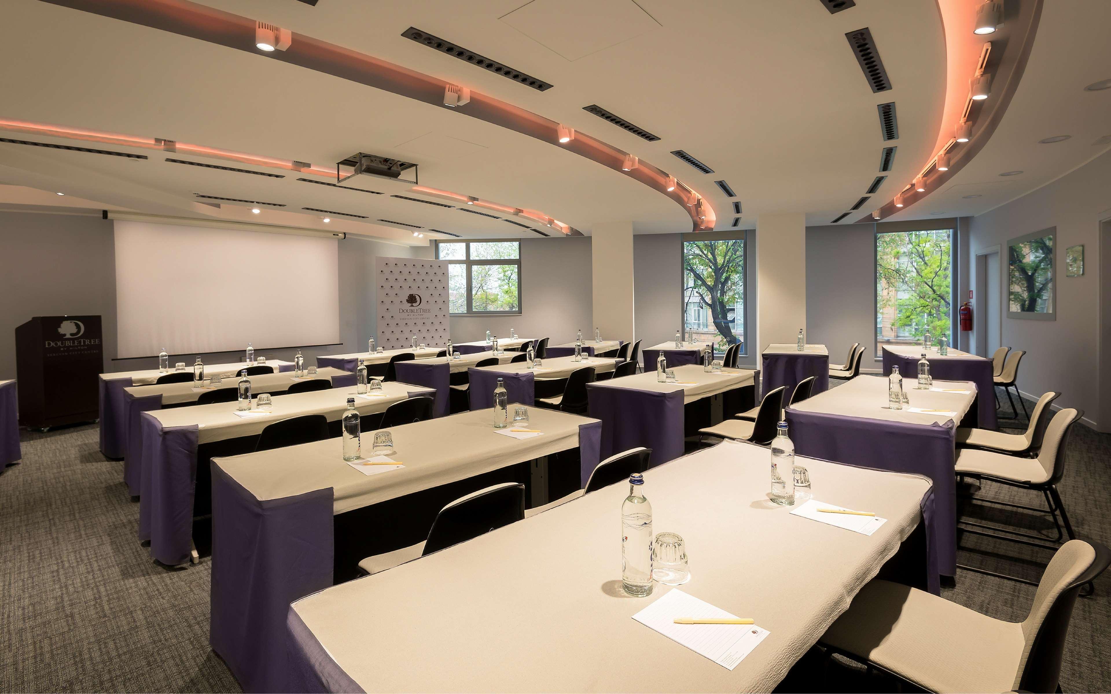 Doubletree By Hilton Yerevan City Centre Εξωτερικό φωτογραφία