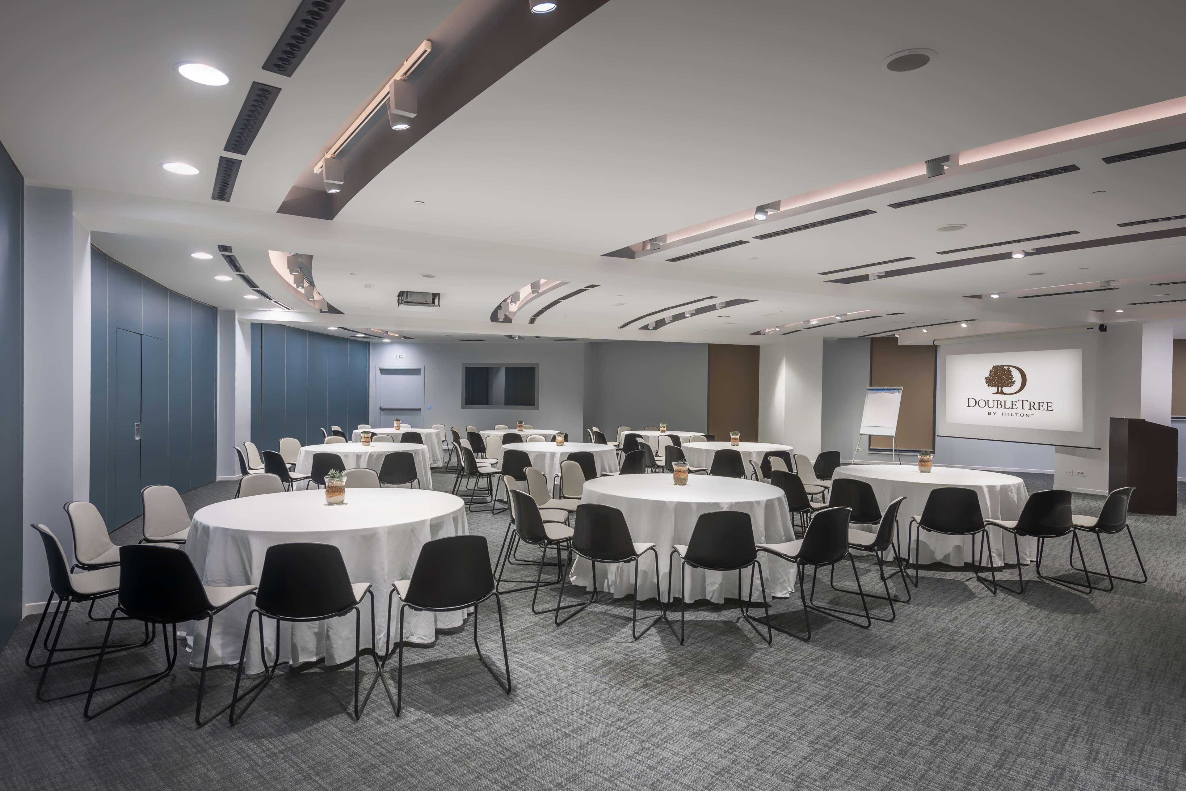 Doubletree By Hilton Yerevan City Centre Εξωτερικό φωτογραφία