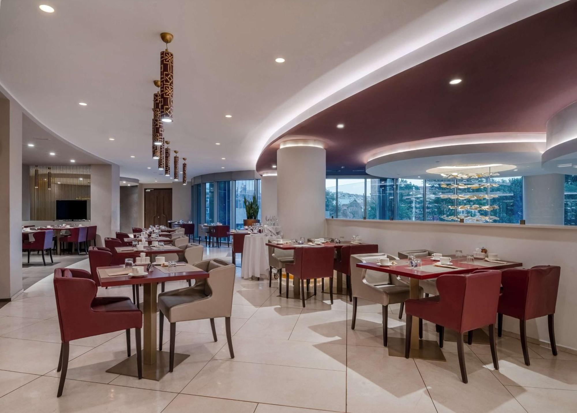 Doubletree By Hilton Yerevan City Centre Εξωτερικό φωτογραφία