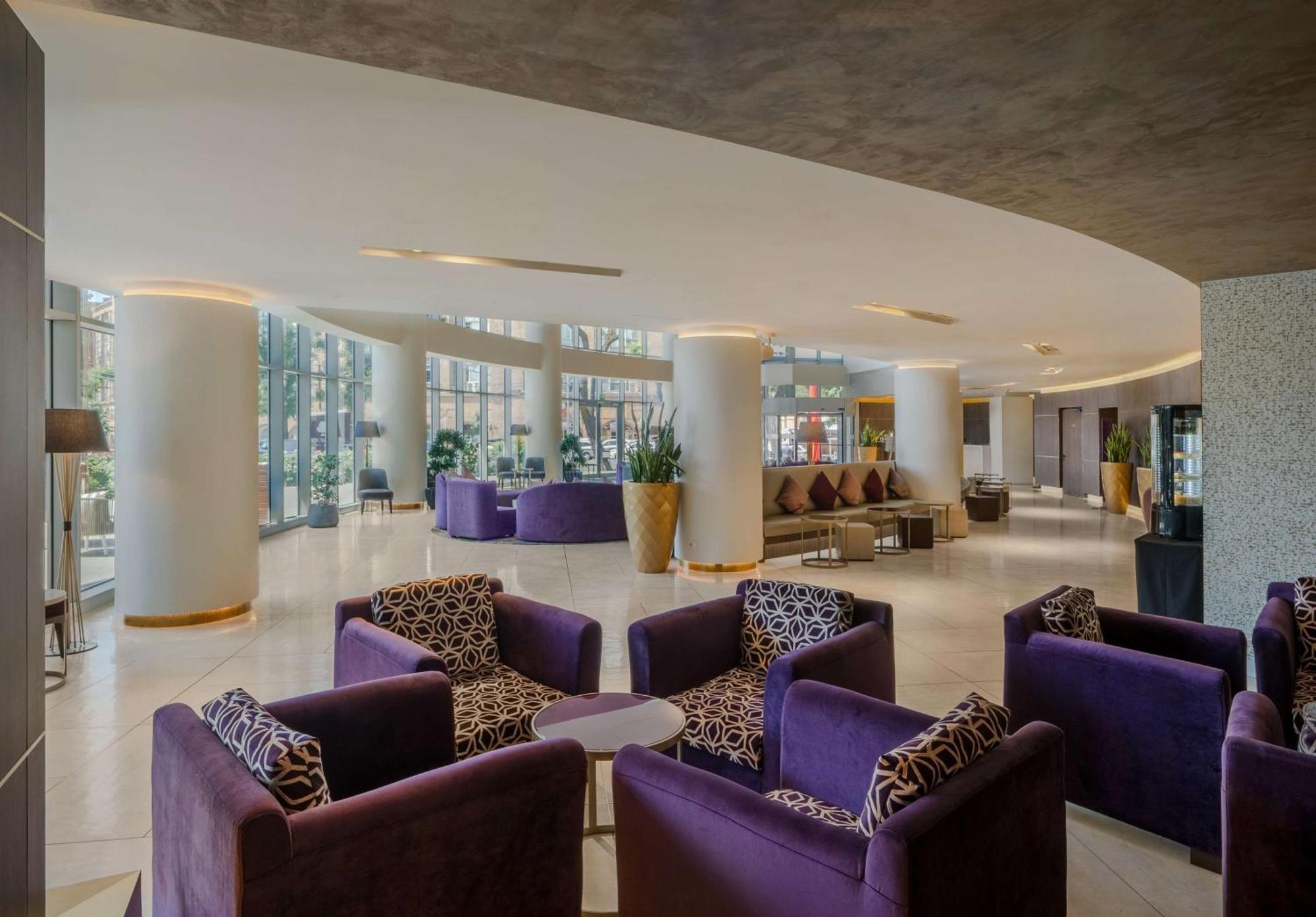 Doubletree By Hilton Yerevan City Centre Εξωτερικό φωτογραφία