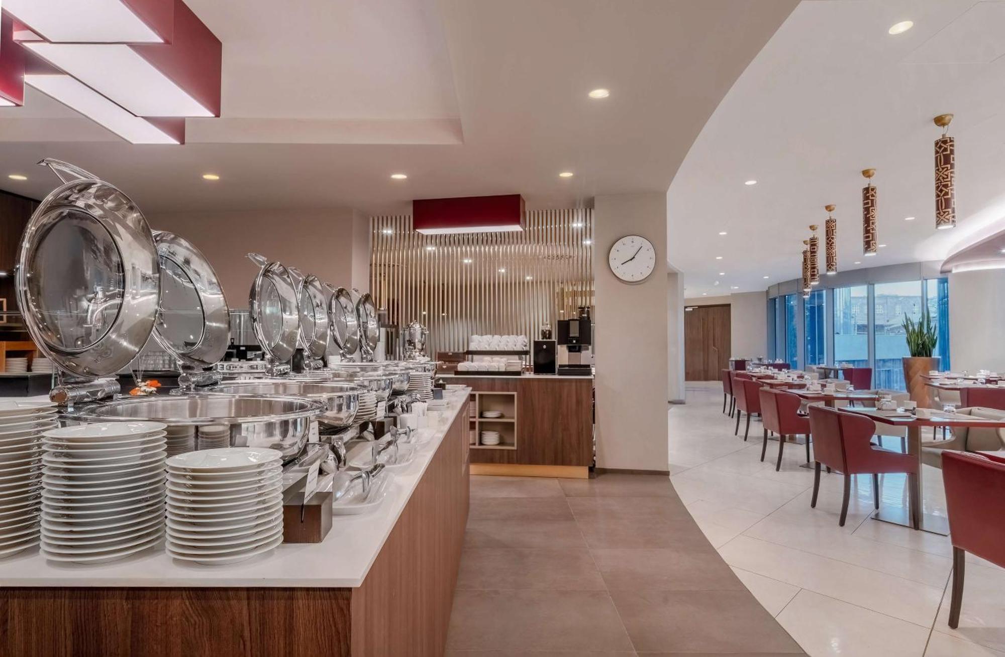 Doubletree By Hilton Yerevan City Centre Εξωτερικό φωτογραφία