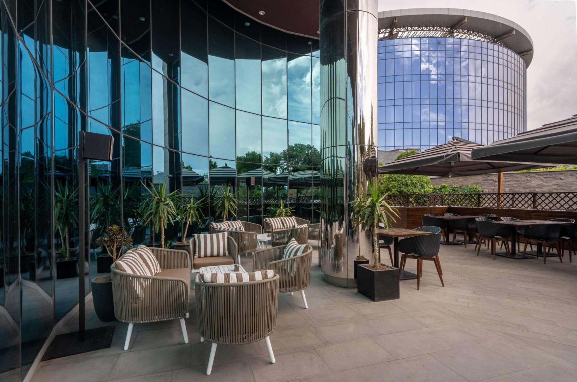 Doubletree By Hilton Yerevan City Centre Εξωτερικό φωτογραφία