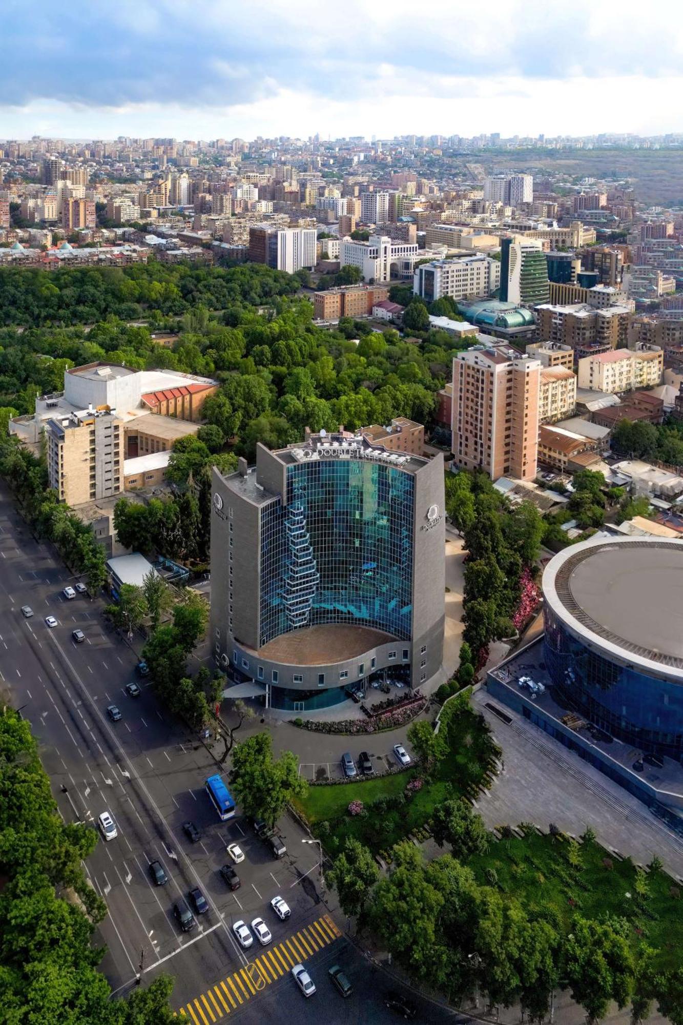 Doubletree By Hilton Yerevan City Centre Εξωτερικό φωτογραφία