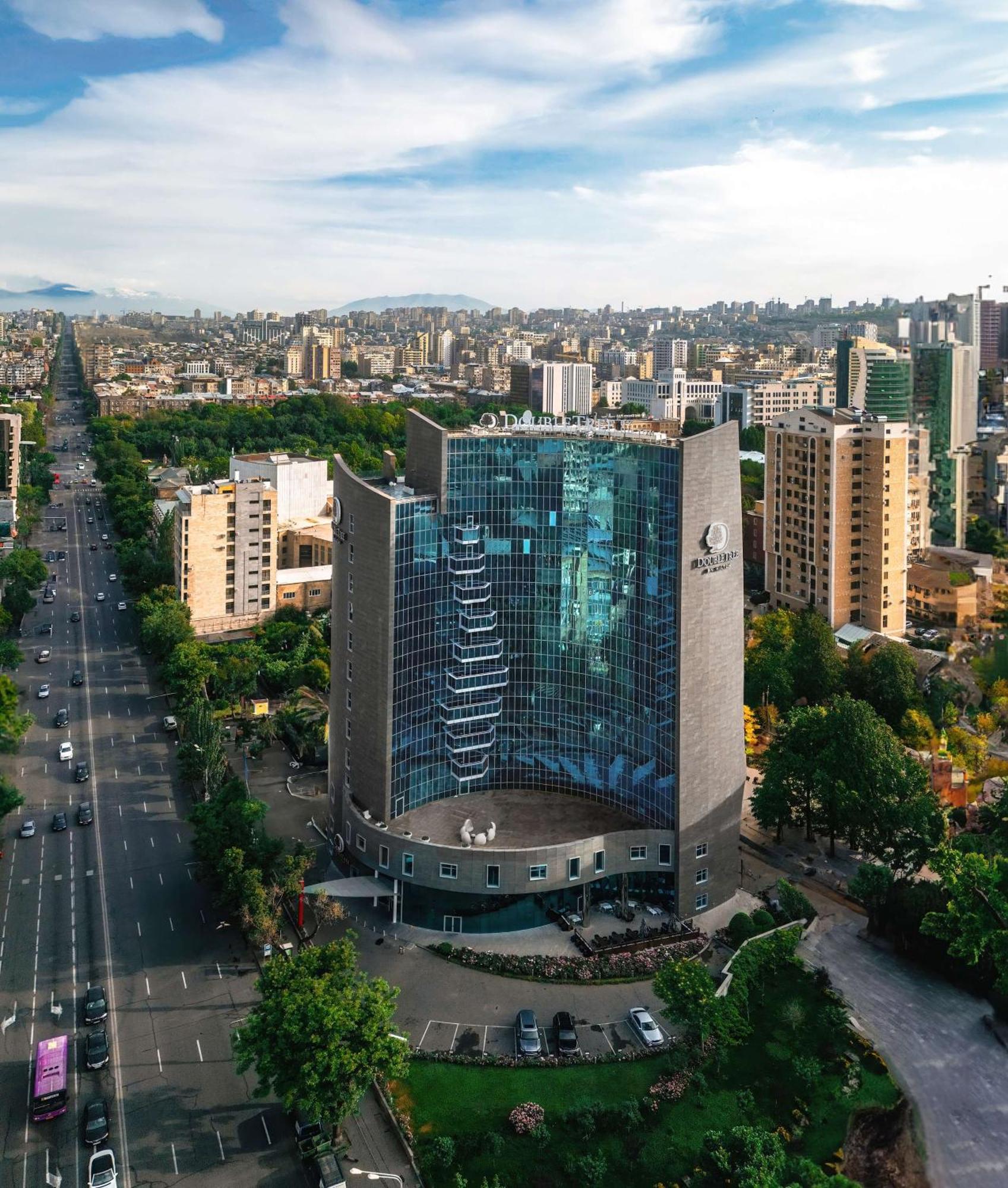 Doubletree By Hilton Yerevan City Centre Εξωτερικό φωτογραφία