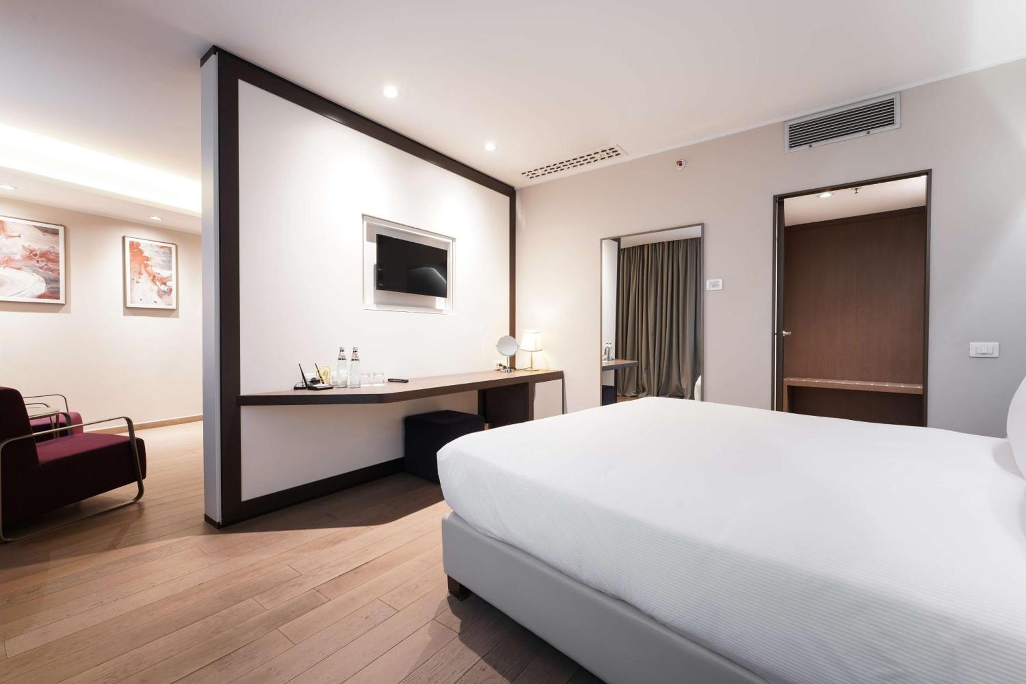 Doubletree By Hilton Yerevan City Centre Εξωτερικό φωτογραφία