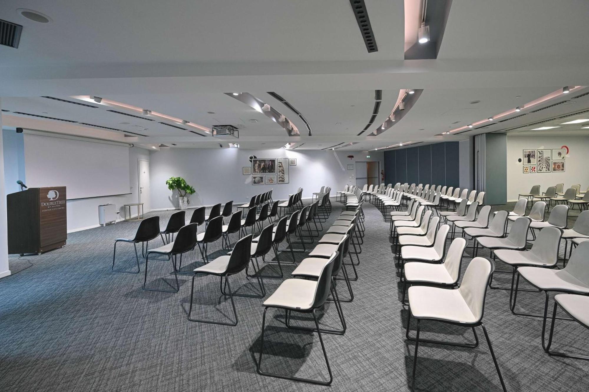 Doubletree By Hilton Yerevan City Centre Εξωτερικό φωτογραφία