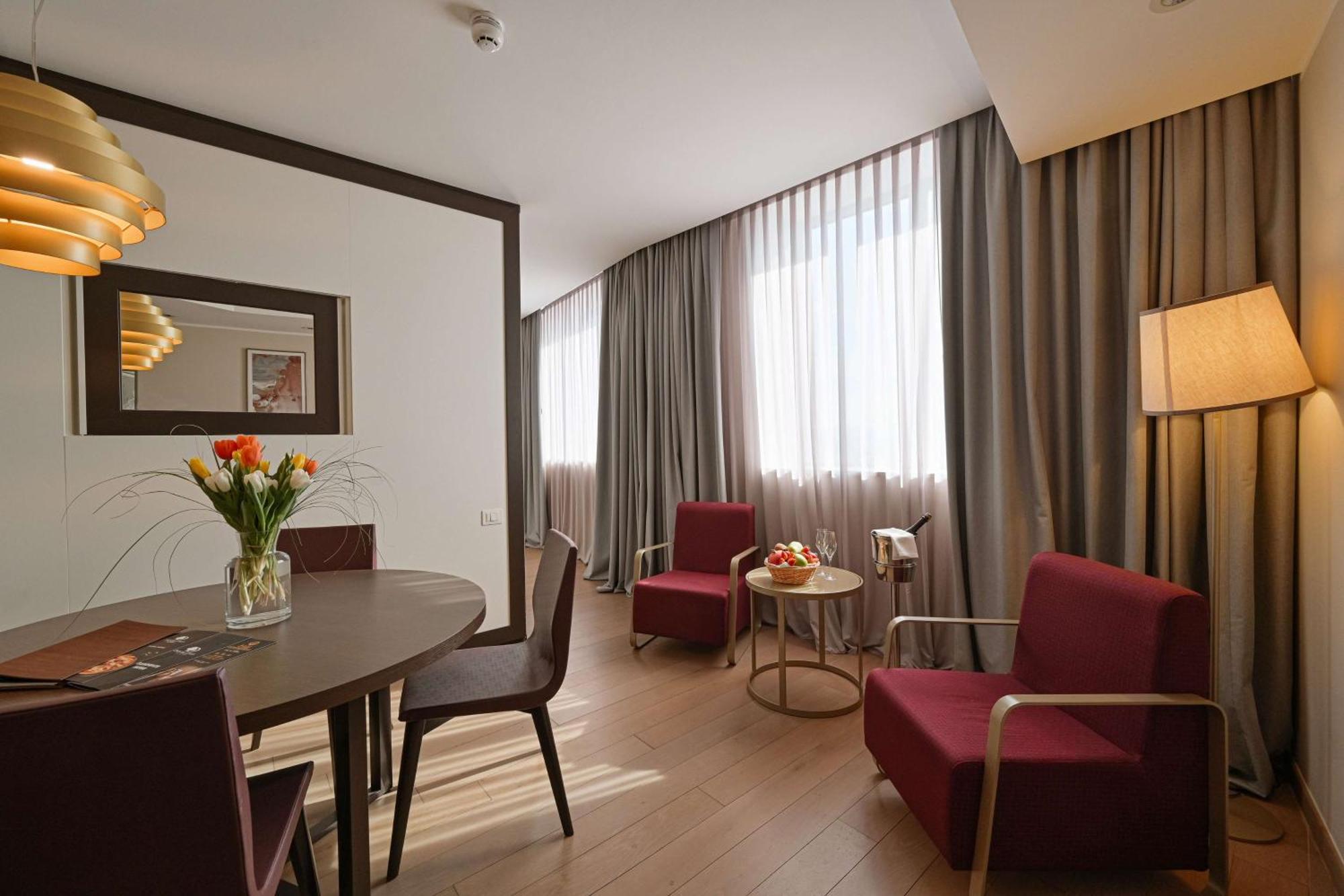 Doubletree By Hilton Yerevan City Centre Εξωτερικό φωτογραφία