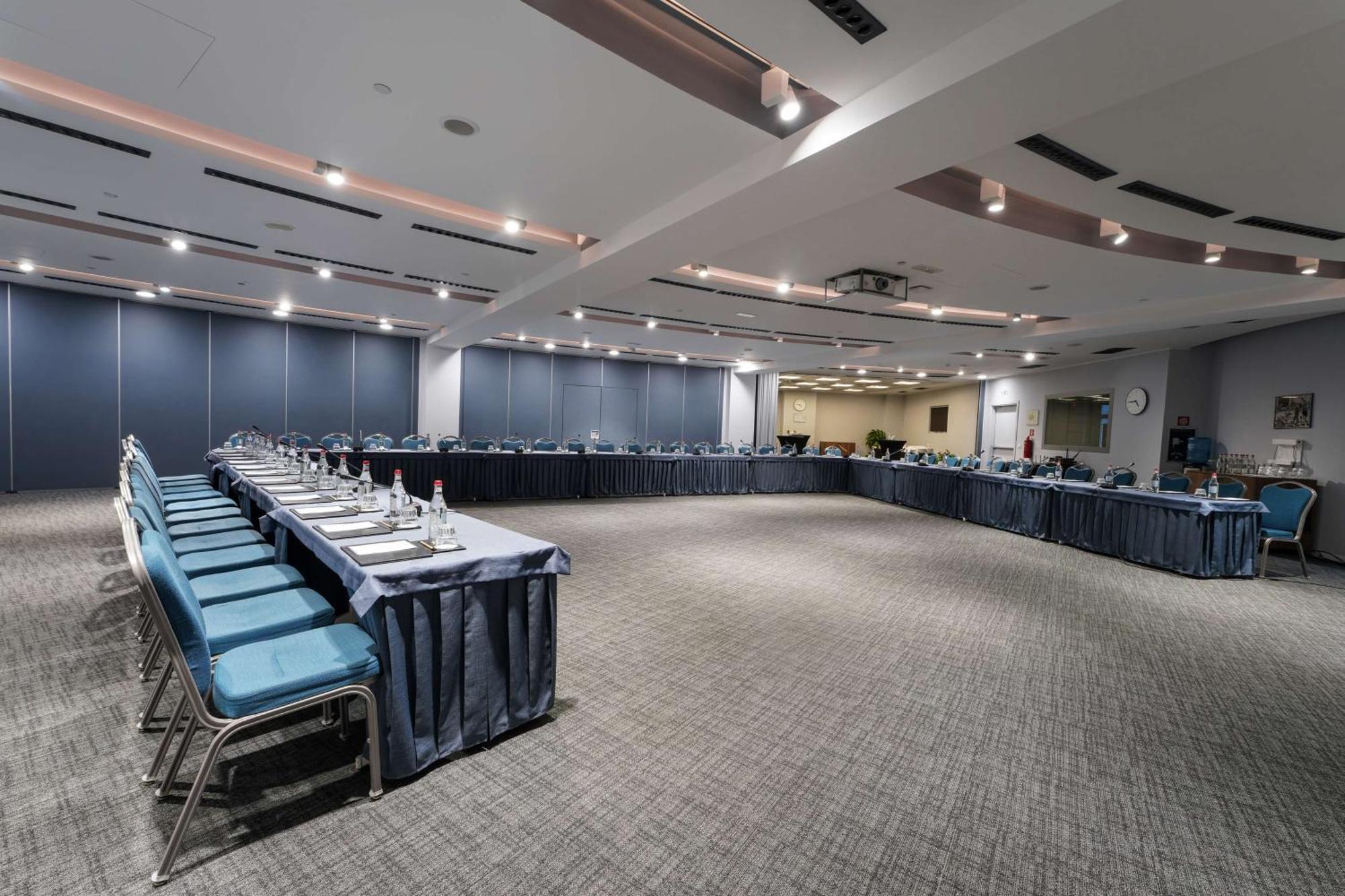 Doubletree By Hilton Yerevan City Centre Εξωτερικό φωτογραφία
